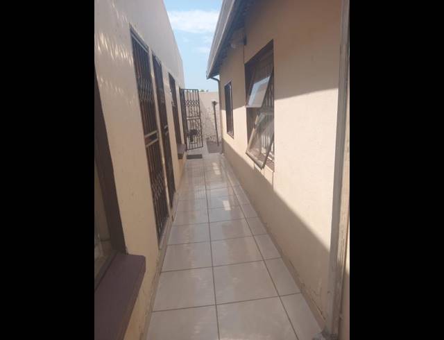 7 BEDROOM HOUSE FOR SALE IN TEMBISA CENTRAL